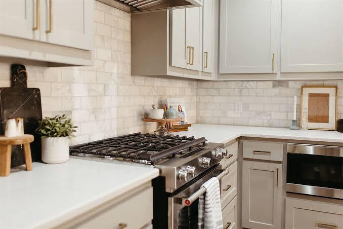 Pengertian Backsplash dan Fungsinya