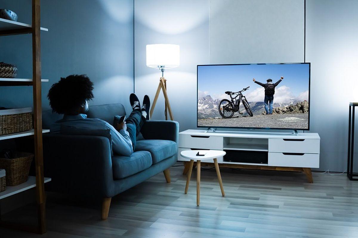 3 Tanda TV Tersambar Petir yang Mudah Dikenali