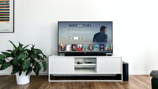Perbedaan TV LED, OLED, UHD, dan Smart TV yang Wajib Tahu