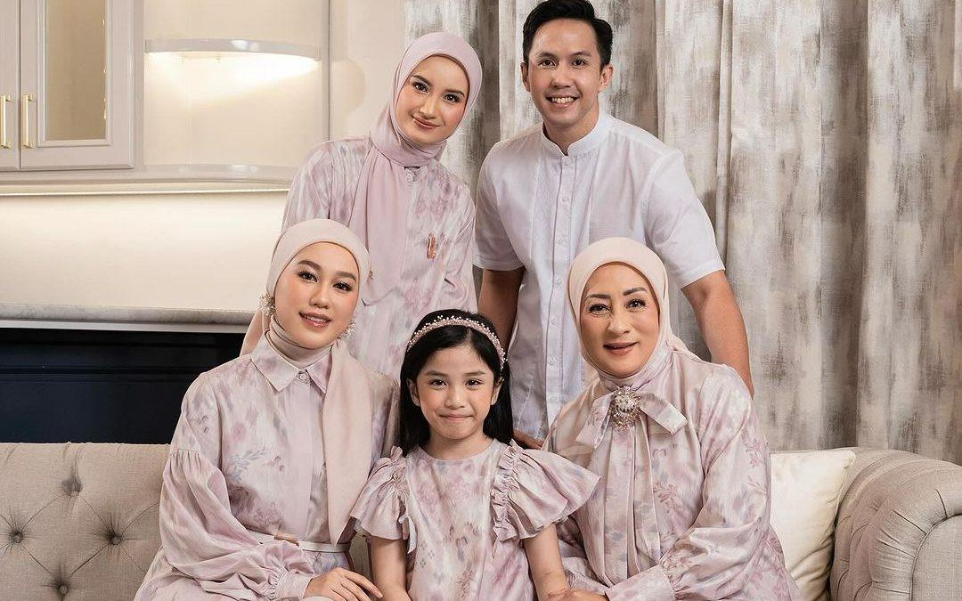 7 Inspirasi Gaya Foto Keluarga untuk Hari Lebaran 2025 - Sinar Mas Land