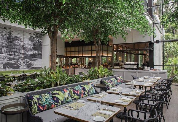 Tempat makan di Surabaya - Sinar Mas Land