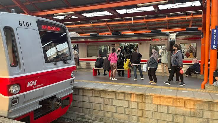 Mulai 2025 Subsidi Tiket KRL Jabodetabek Berbasis NIK