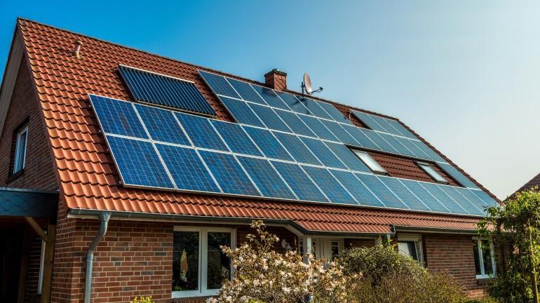 Pasang Panel Surya di Rumah Emang Menguntungkan?