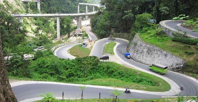 Mengapa Jalan Dibuat Berkelok-kelok? Ini Alasannya dan Manfaatnya!