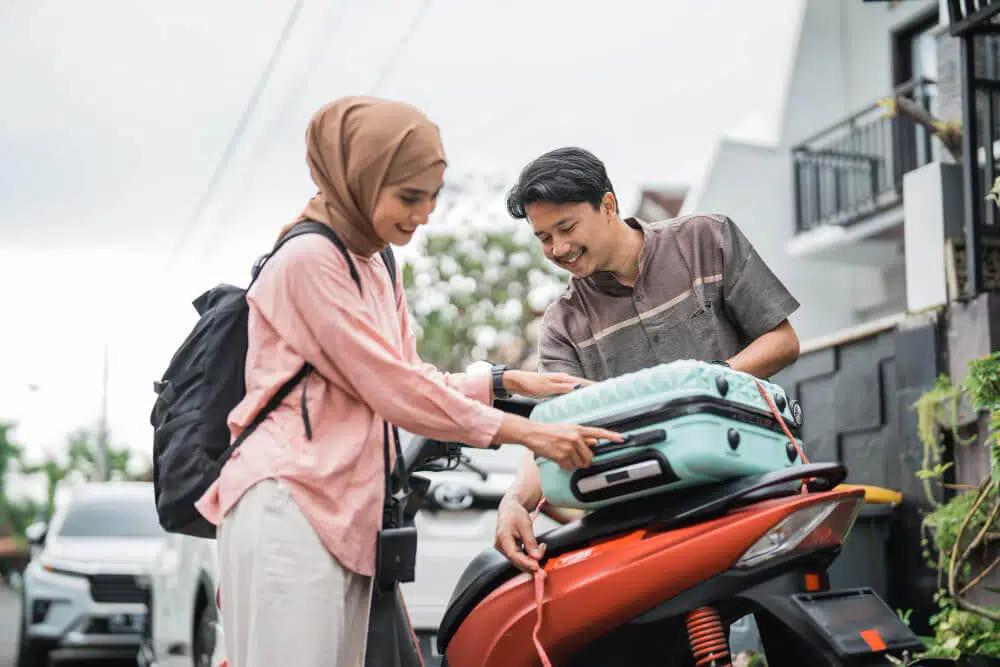 Tips Aman Mudik dengan Motor Saat Musim Hujan - Sinar Mas Land