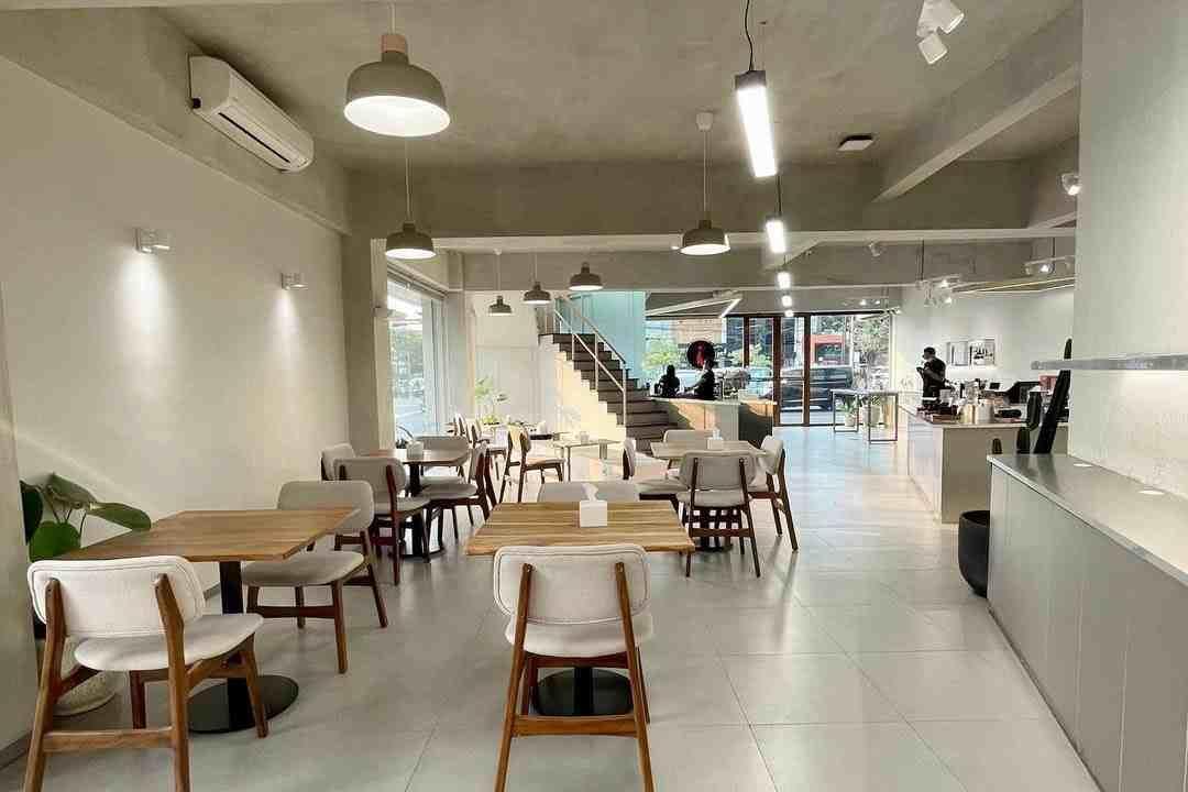 Cafe cozy di Surabaya - Sinar Mas Land