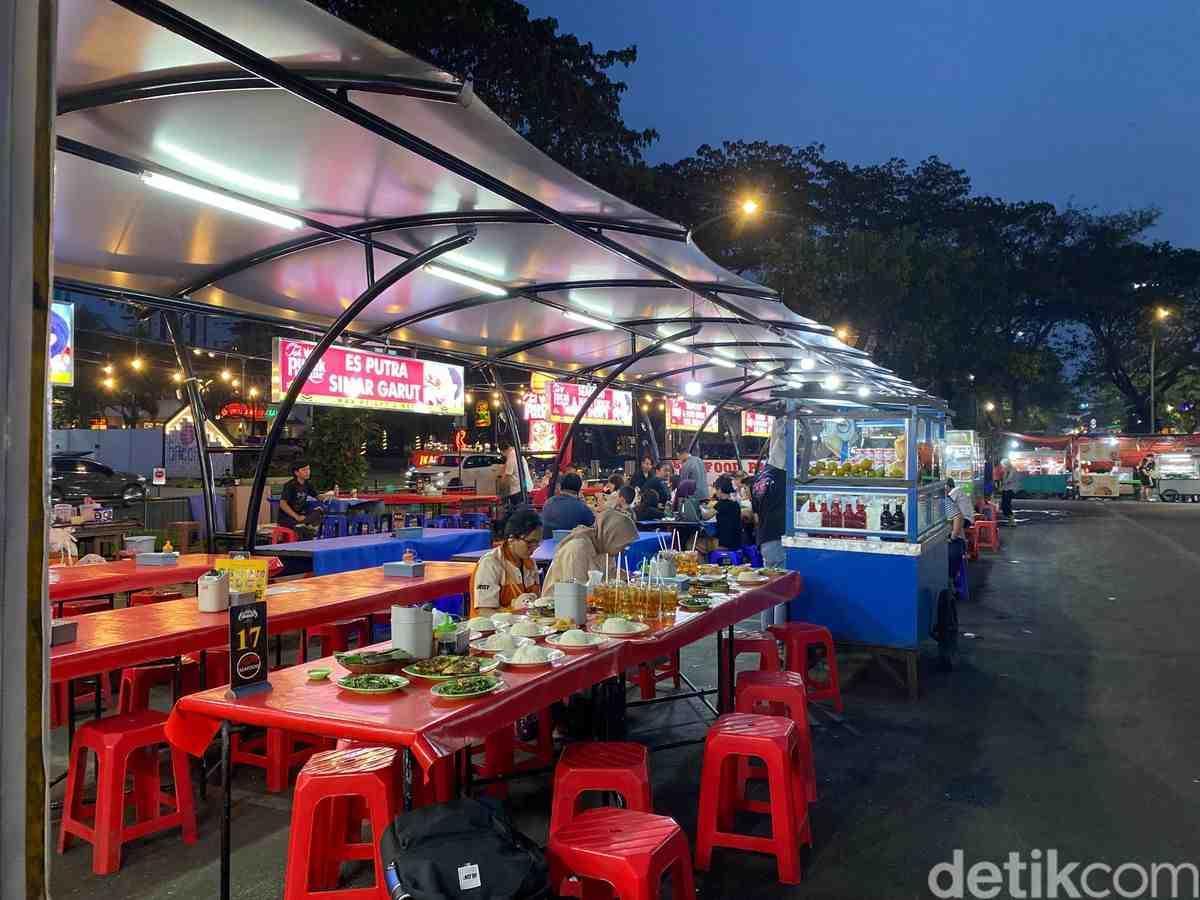 Kuliner malam di pasar modern BSD - Sinar Mas Land
