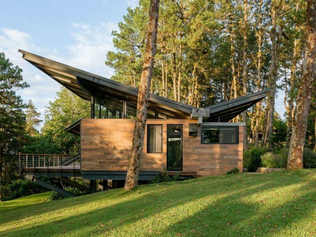 5 Inspirasi Model Atap Rumah Miring yang Estetik - Sinar Mas Land