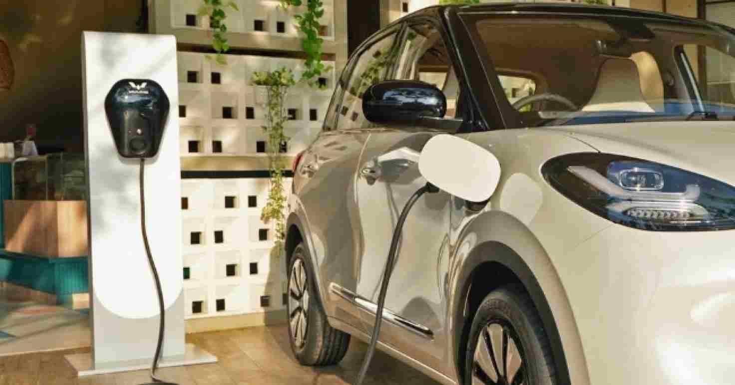 Home charging mobil listrik - Sinar Mas Land