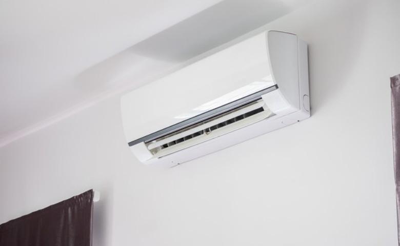 mending ac gree atau daikin