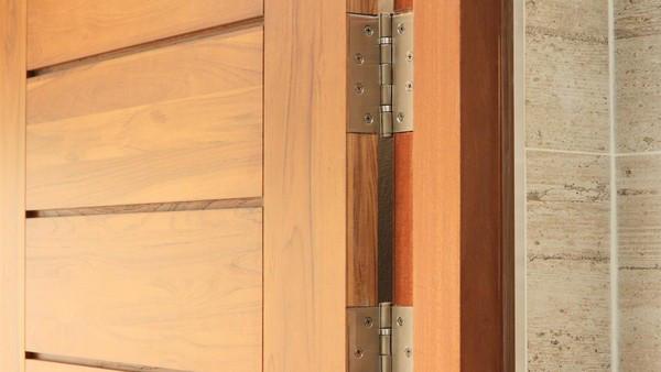 cara mengatasi suara engsel pintu, pintu bunyi