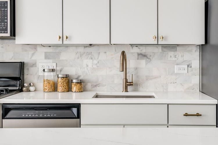 jenis material backsplash