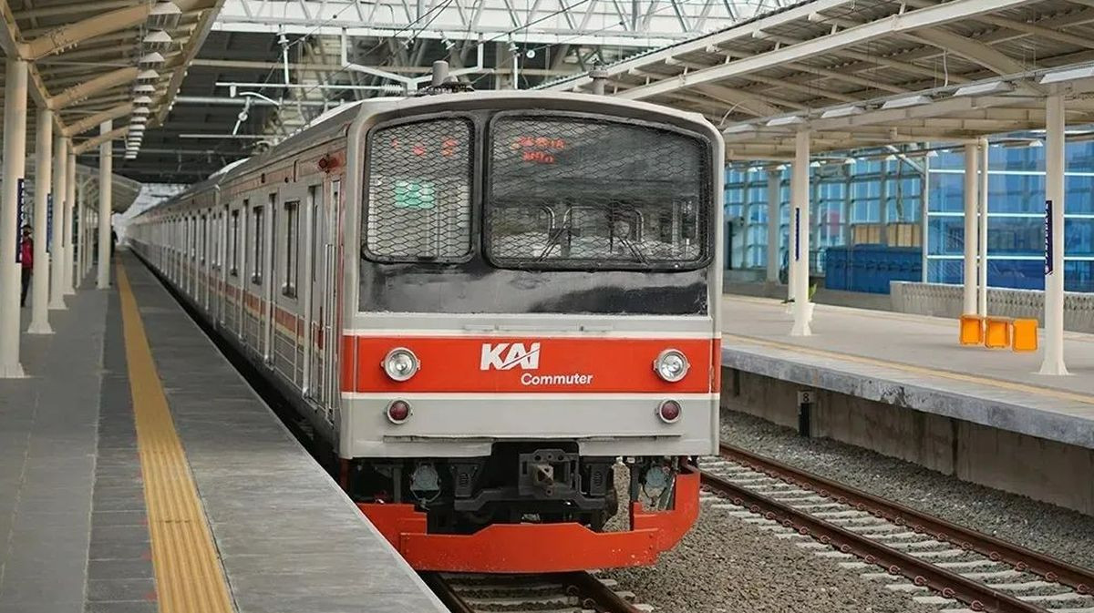 KRL Penuh Jam Berapa? Ini Dia Jam Sibuk KRL di 2024 untuk Anda Hindari
